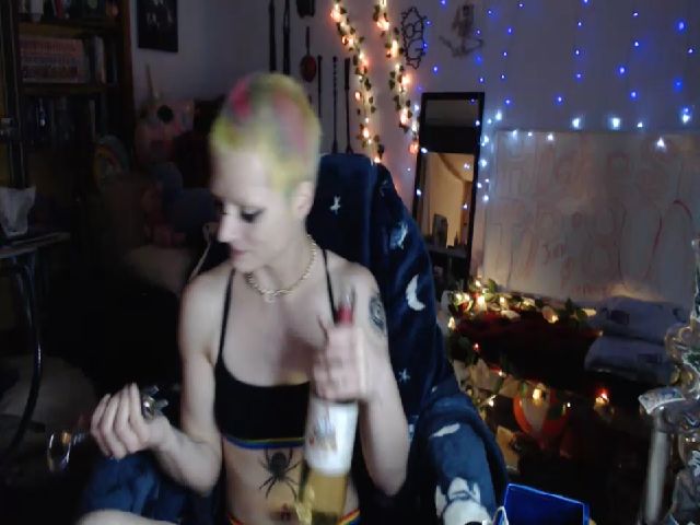 Live sex webcam photo for El_Dragon69 #273854860