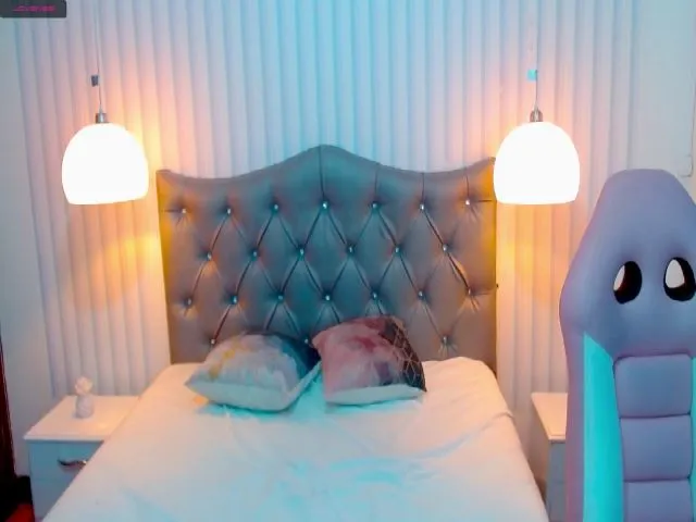 Live sex webcam photo for Elektrasr2 #271949875