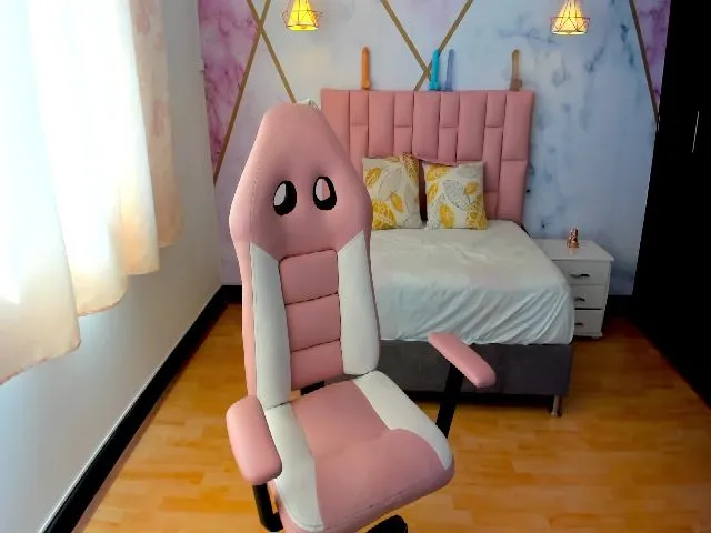 Live sex webcam photo for Elektrasr2 #272271555