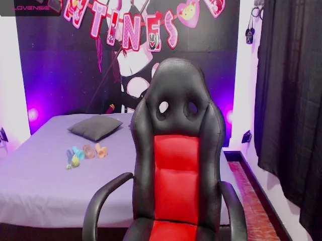 Live sex webcam photo for Elektrasr2 #272390920