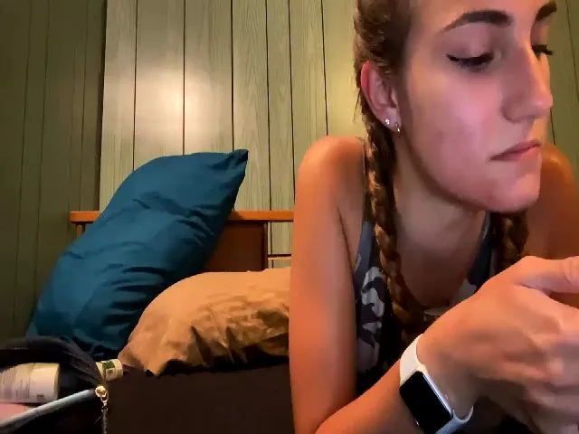 Live sex webcam photo for Elenajones #273660685