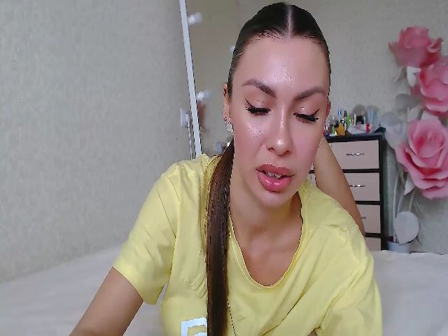 Live sex webcam photo for EliseFoxx #273270014