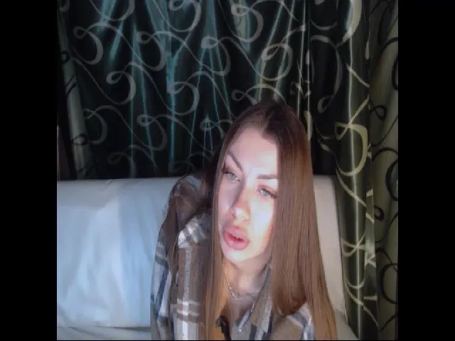 Live sex webcam photo for EliseSweet0 #272338548