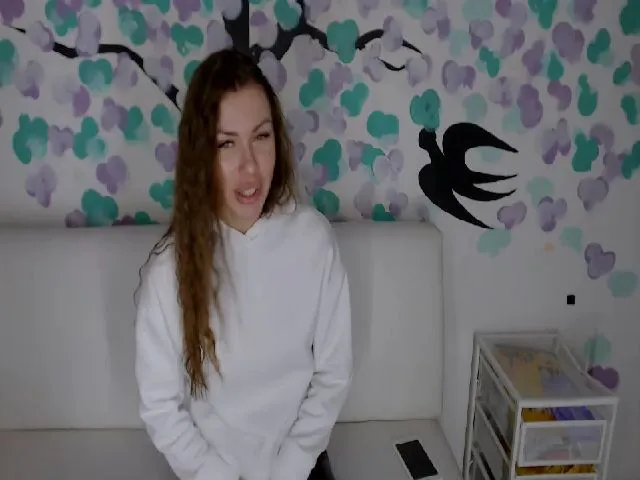 Live sex webcam photo for EliseSweet0 #272472626