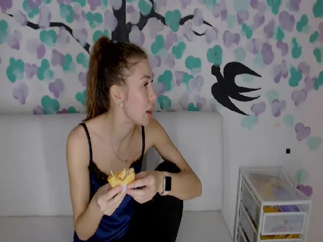 Live sex webcam photo for EliseSweet0 #272473090