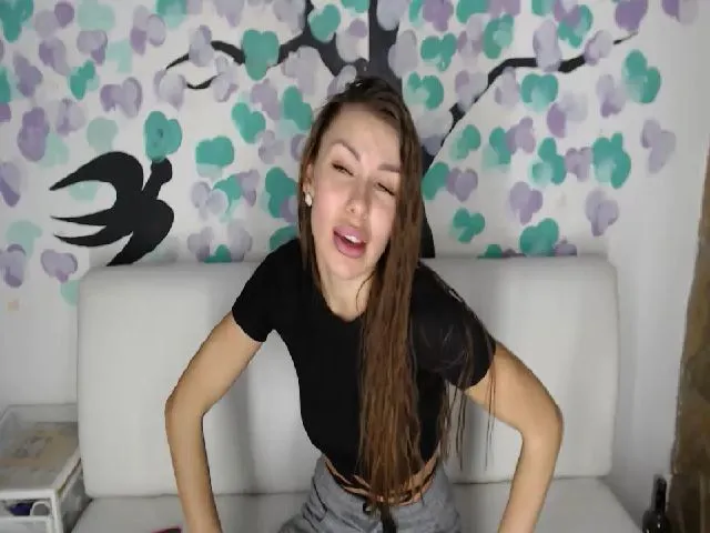 Live sex webcam photo for EliseSweet0 #272696065
