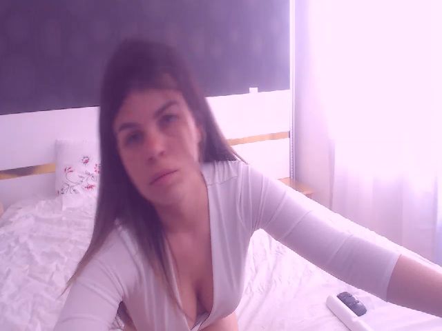 Live sex webcam photo for EliseTyler1 #273848092