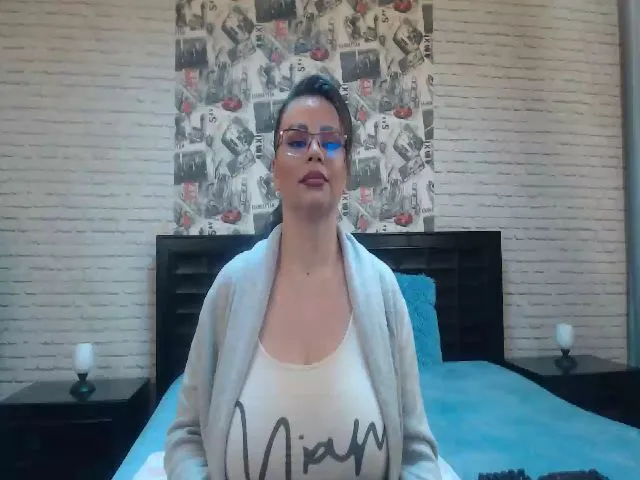 Live sex webcam photo for ElizabethEven #272626975