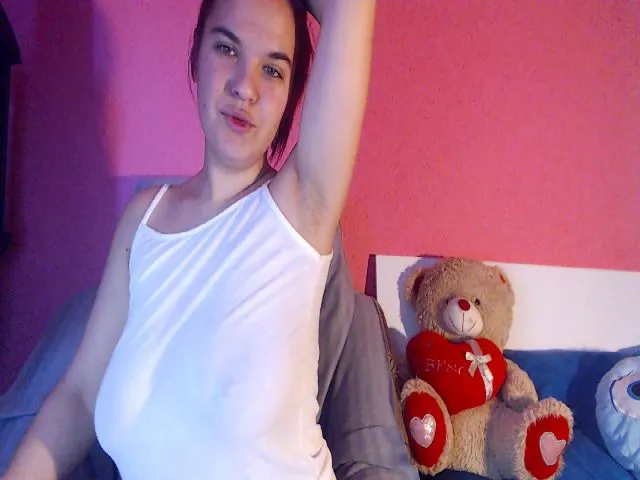 Live sex webcam photo for Ella_Diamond #271918360