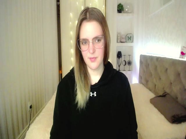 Live sex webcam photo for Ella_Hudson #271701845