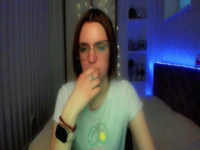 Live sex webcam photo for Ella_Hudson #271775438