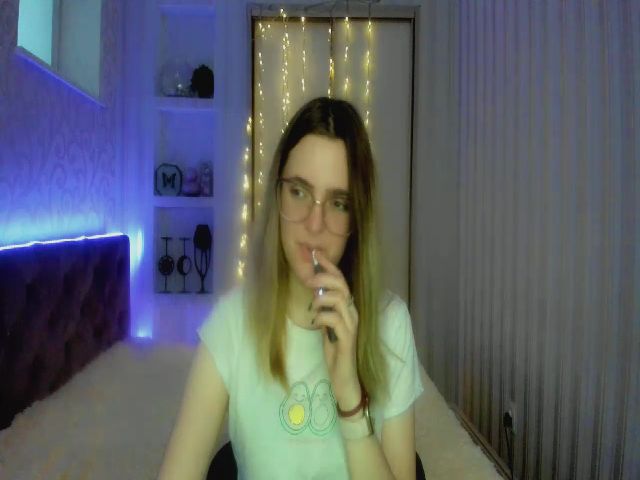 Live sex webcam photo for Ella_Hudson #271784595