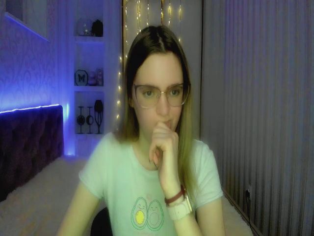 Live sex webcam photo for Ella_Hudson #271784909