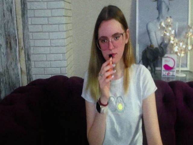 Live sex webcam photo for Ella_Hudson #271840078