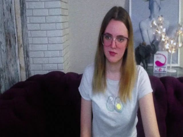 Live sex webcam photo for Ella_Hudson #271842113