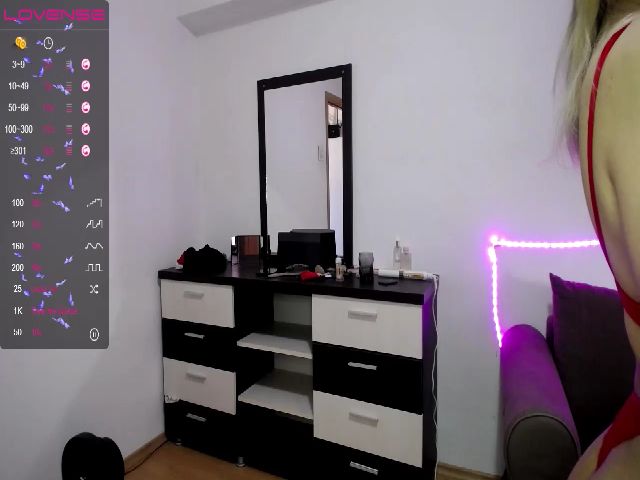 Live sex webcam photo for Ella_just18 #272775401