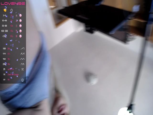 Live sex webcam photo for Ella_just18 #272990763