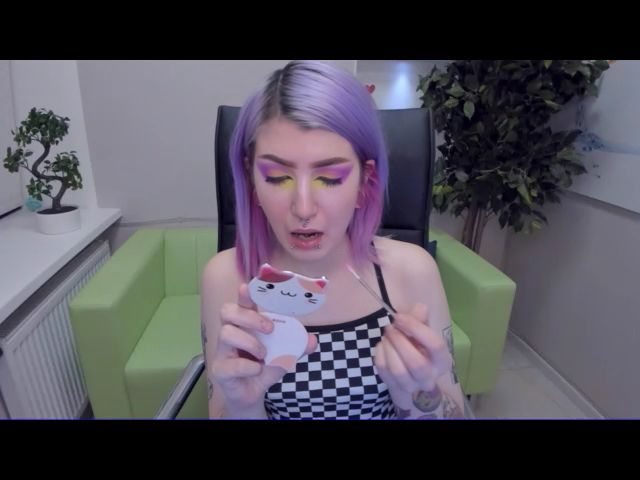 Live sex webcam photo for EllieSmile #272490488