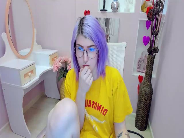 Live sex webcam photo for EllieSmile #272544838