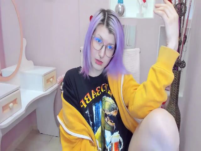 Live sex webcam photo for EllieSmile #272627629