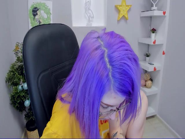 Live sex webcam photo for EllieSmile #272805358