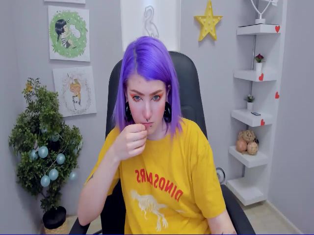 Live sex webcam photo for EllieSmile #272807835