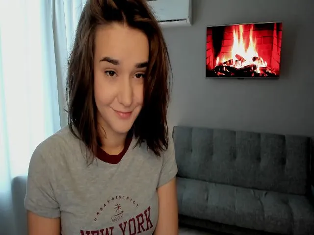 Live sex webcam photo for Ellies_Smile #272202297