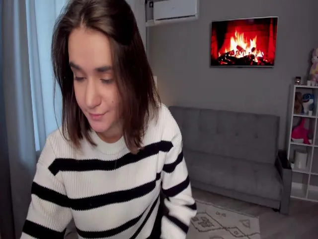 Live sex webcam photo for Ellies_Smile #272583808