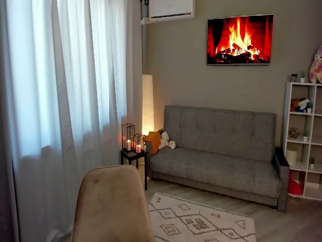 Live sex webcam photo for Ellies_Smile #272850736