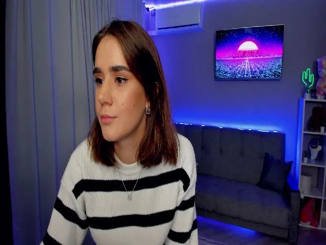 Live sex webcam photo for Ellies_Smile #273040420