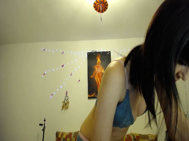 Live sex webcam photo for Ellyaa #271998366