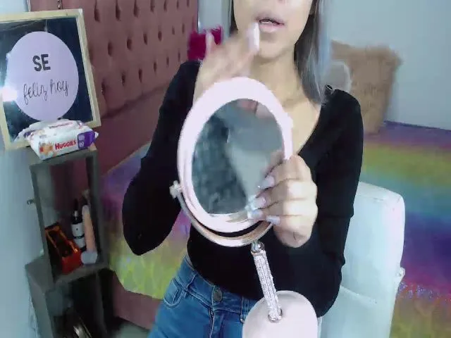 Live sex webcam photo for Elodythompson #273117532