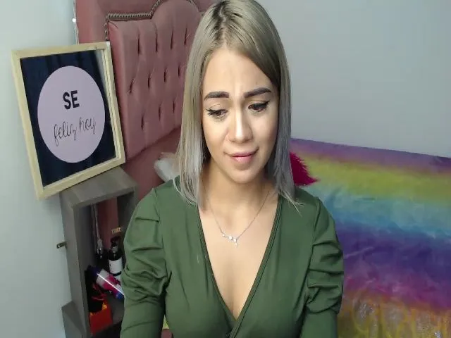 Live sex webcam photo for Elodythompson #273262422