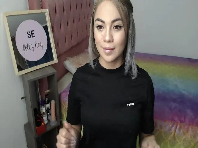 Live sex webcam photo for Elodythompson #273275296