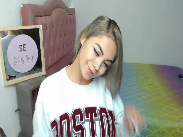 Live sex webcam photo for Elodythompson #273440882