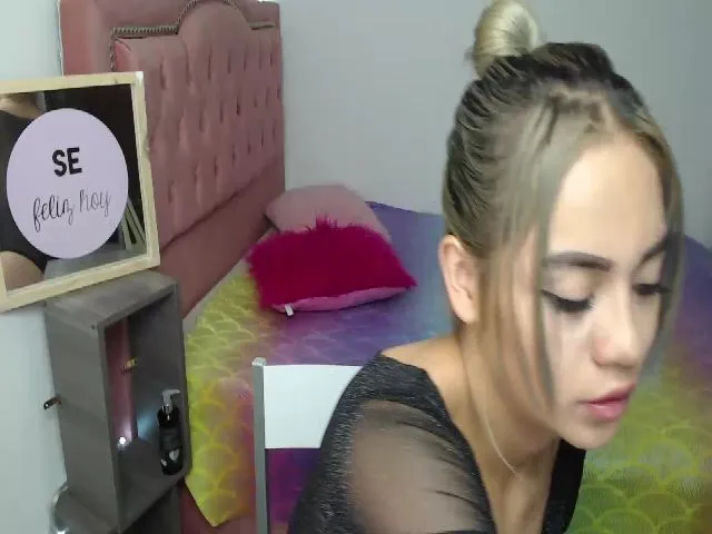 Live sex webcam photo for Elodythompson #273461268