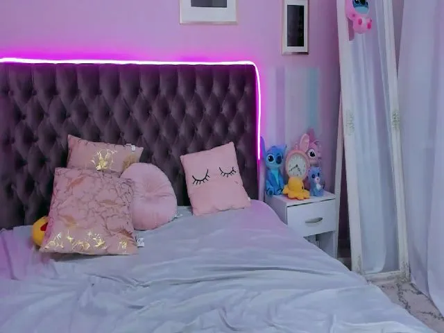 Live sex webcam photo for ElsaHines #274221761