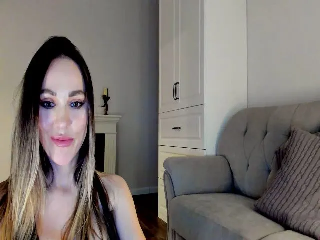 Live sex webcam photo for Elysewine #272120584