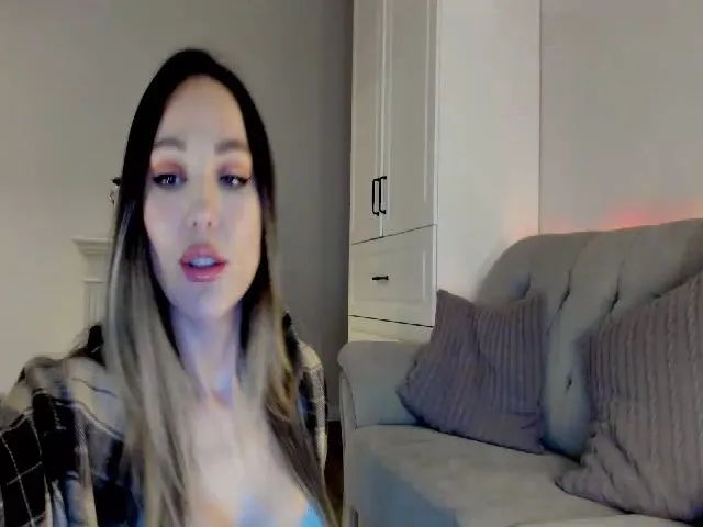 Live sex webcam photo for Elysewine #272289791