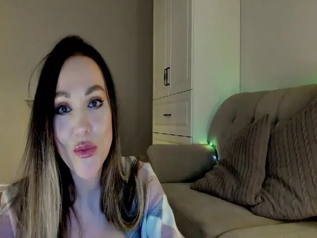 Live sex webcam photo for Elysewine #272651158