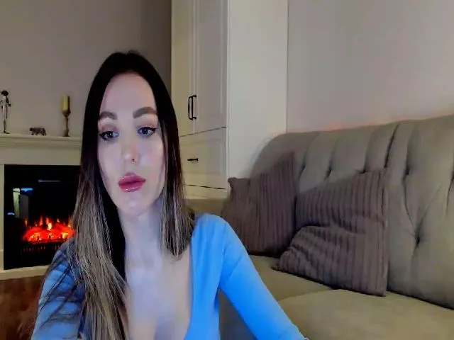 Live sex webcam photo for Elysewine #272949461