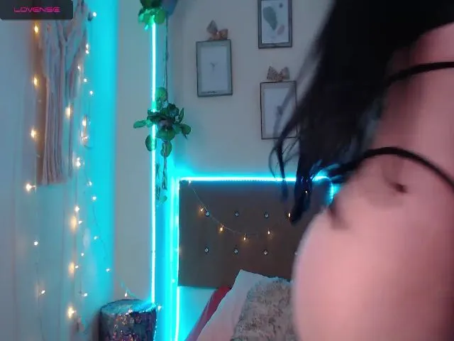 Live sex webcam photo for Emachloe #272059933