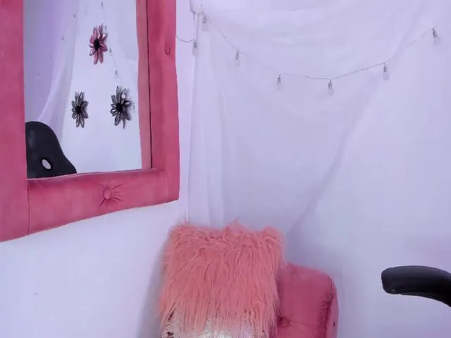 Live sex webcam photo for Emachloe #273693015