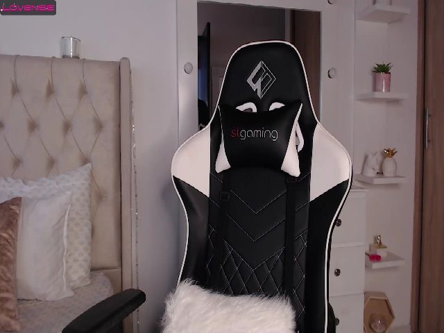 Live sex webcam photo for Emachloe #273972448