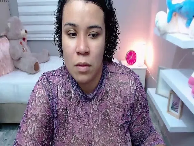 Live sex webcam photo for Emacollins #271853882