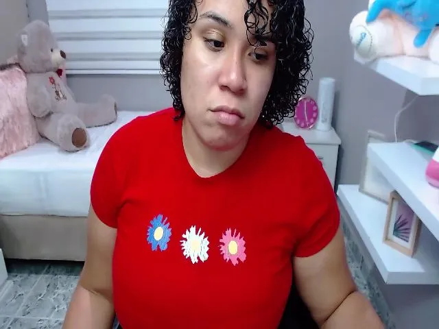 Live sex webcam photo for Emacollins #271901597