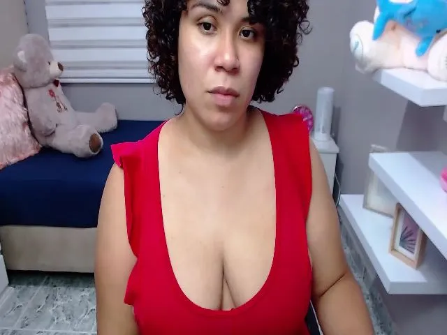 Live sex webcam photo for Emacollins #272338697