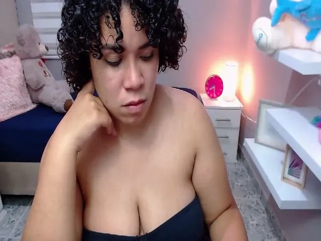Live sex webcam photo for Emacollins #272629811