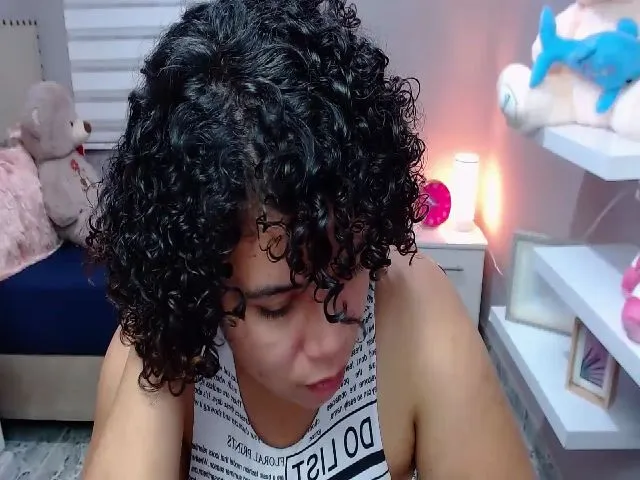 Live sex webcam photo for Emacollins #272787580