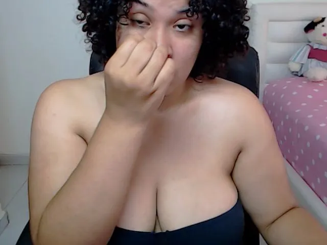 Live sex webcam photo for Emacollins #273712361